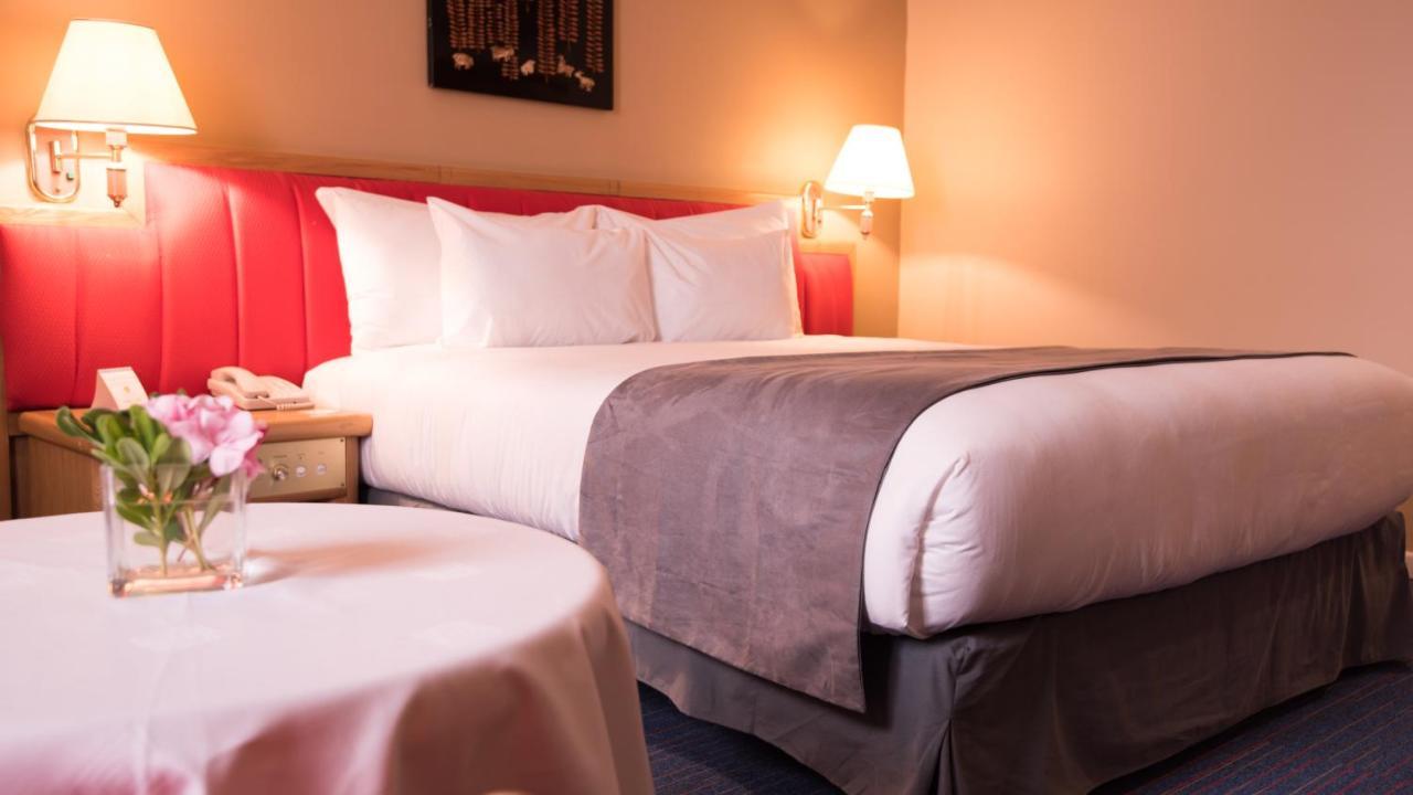 Dar el Beïda Hotel Mercure Alger Aeroport מראה חיצוני תמונה A bed with a bed runner