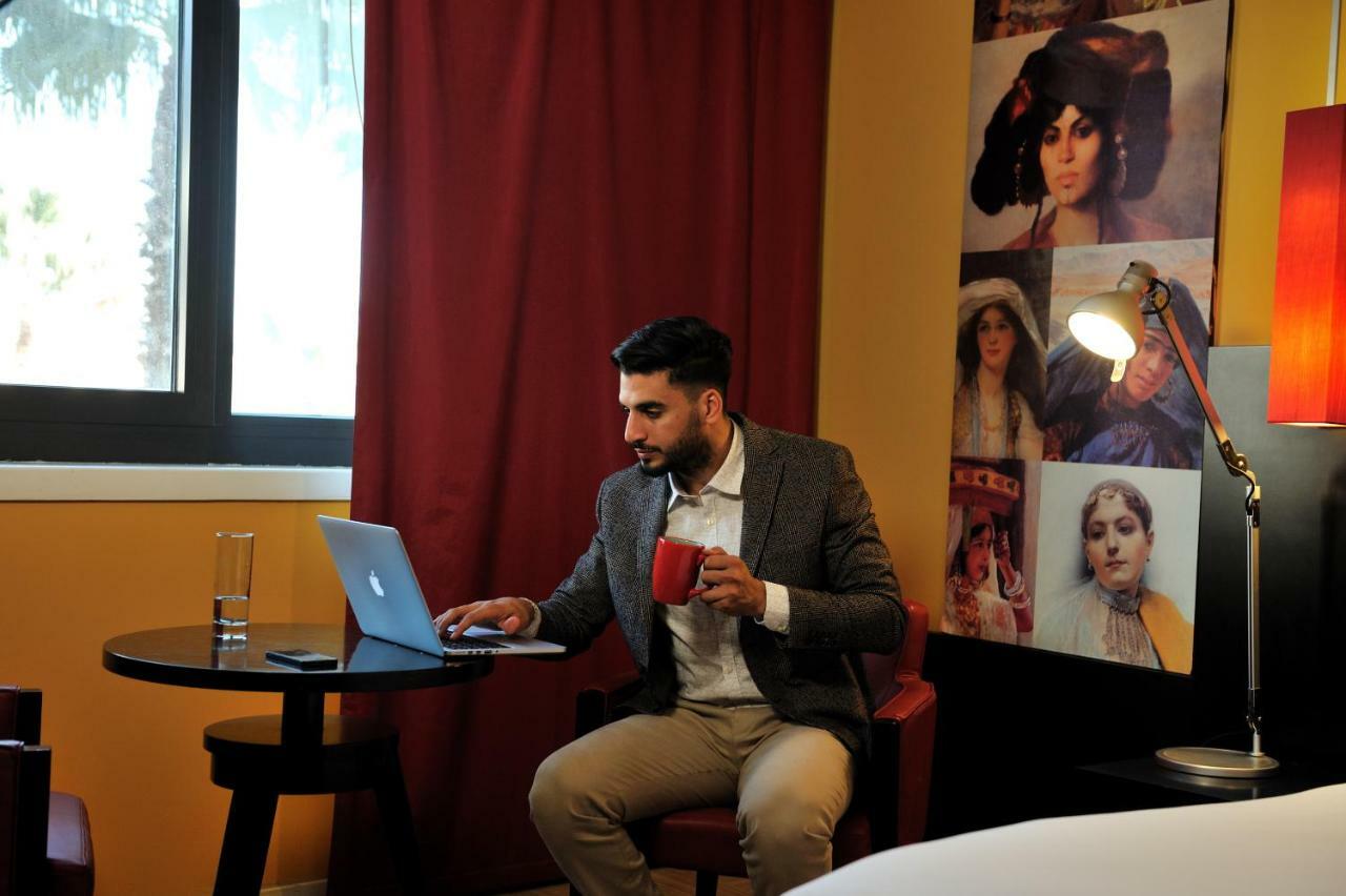 Dar el Beïda Hotel Mercure Alger Aeroport מראה חיצוני תמונה Aarti in his studio